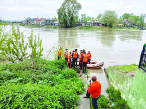 6 people dead, 5 rescued, 3 missing as boat capsizes in Batawara Srinagar