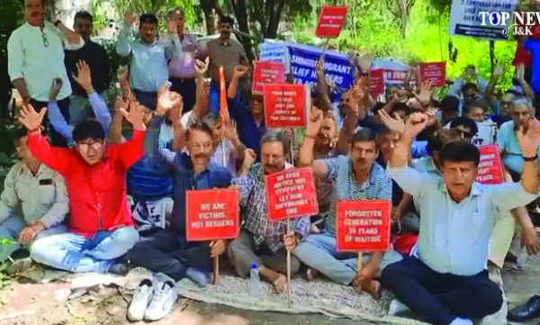 Kashmiri Migrant relief holders, over-aged youths raise voice for pending demands