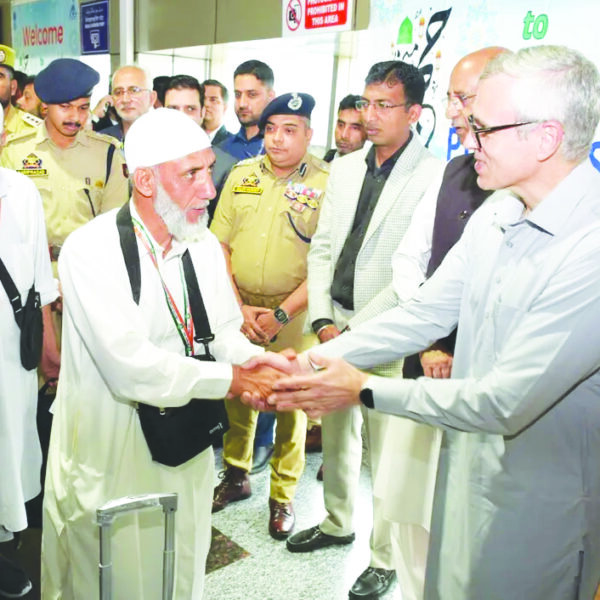 First batch of 431 Haj pilgrims leaves from J-K; CM sees them off at airport