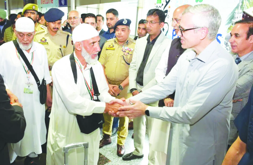 First batch of 431 Haj pilgrims leaves from J-K; CM sees them off at airport