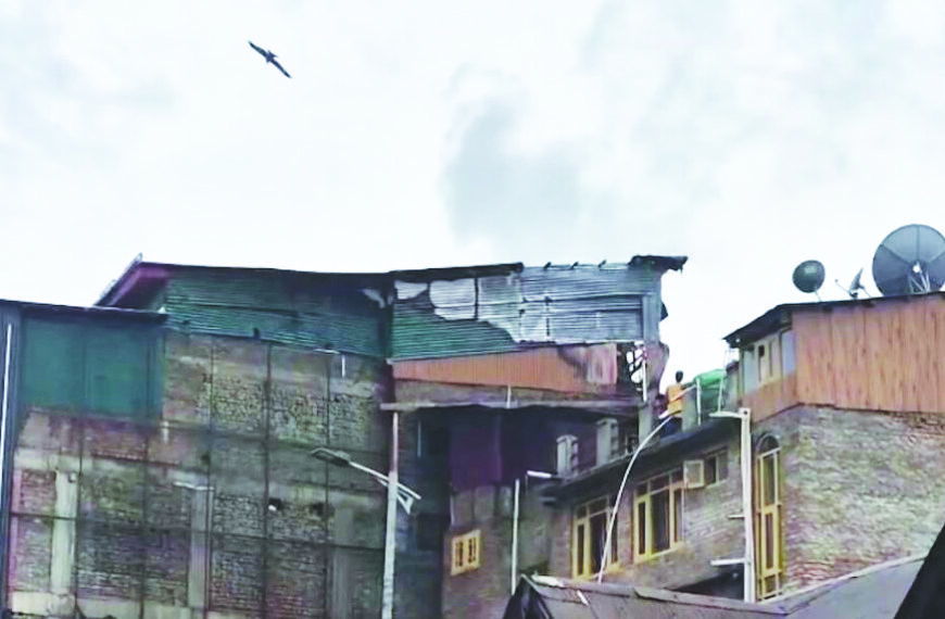 JK: Fire breaks out in commercial building near Lal Chowk