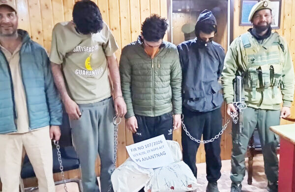 Massive crackdown in Anantnag: 6 drug peddlers arrested, Over 3.7 Kg narcotics & cash seized