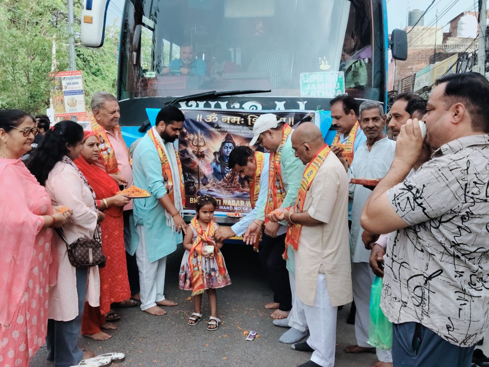 BJP OBC Morcha, Bhagwati Nagar Welfare Association flag off pilgrim buses for Sudhmahadev Yatra BJP OBC Morcha, Bhagwati Nagar Welfare Association flag off pilgrim buses for Sudhmahadev Yatra