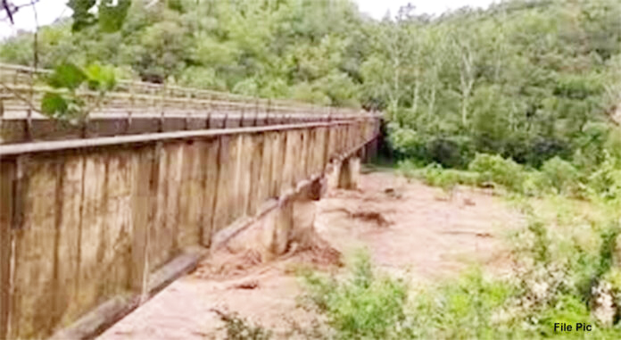 Heavy vehicles banned on salmey bridge in Udhampur over safety concerns