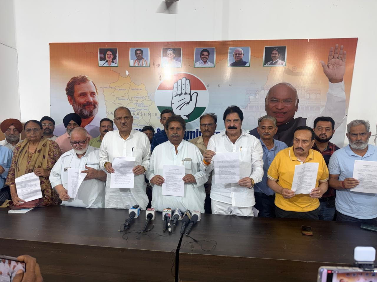“Congress will be strengthened from booth to block level through SSA Phase-2”: Bhalla, Sawhney “Congress will be strengthened from booth to block level through SSA Phase-2”: Bhalla, Sawhney