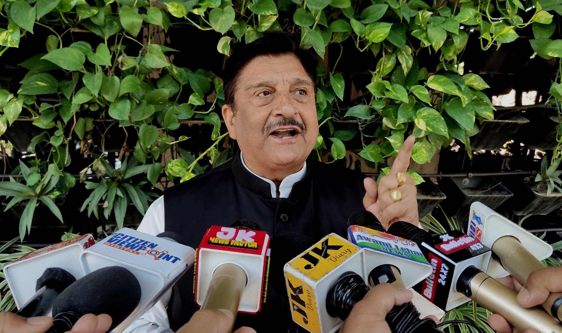 Dimple demands apology over cow slaughter remark, warns of Jammu Bandh Dimple demands apology over cow slaughter remark, warns of Jammu Bandh