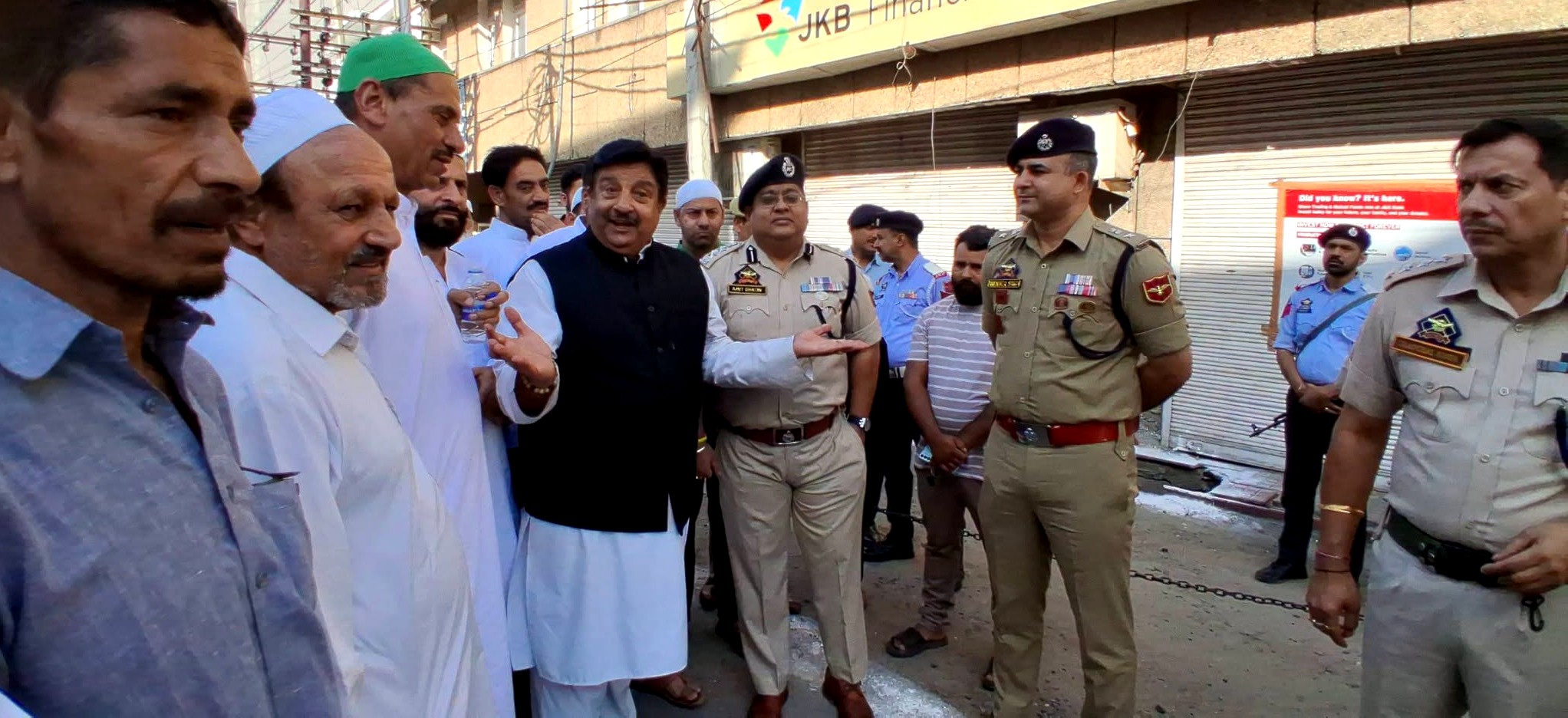 Dimple offers Eid-ul-Adha prayers, seeks restoration of J&K Statehood, Article 370