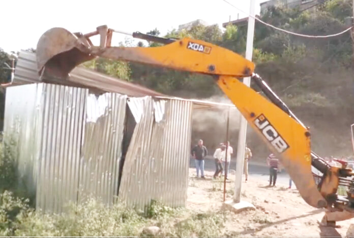J&K Administration Conducts Anti-Encroachment Drive In Udhampur J&K Administration Conducts Anti-Encroachment Drive In Udhampur