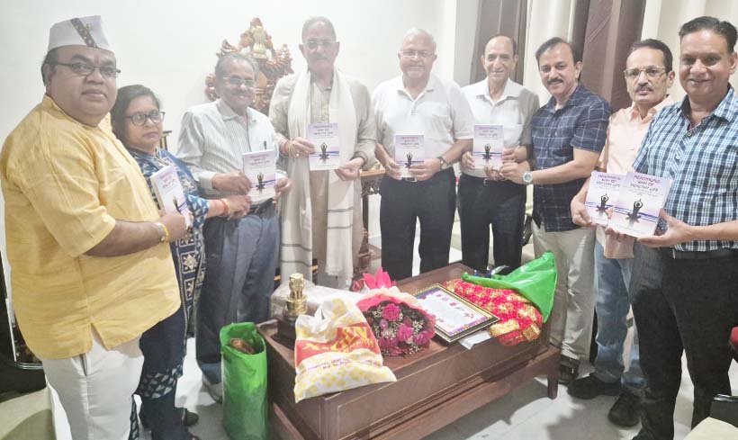 Governor Kavinder Gupta releases book of Dr Jain’s book “Meaningful Way of Healthy Life” Governor Kavinder Gupta releases book of Dr Jain’s book “Meaningful Way of Healthy Life”
