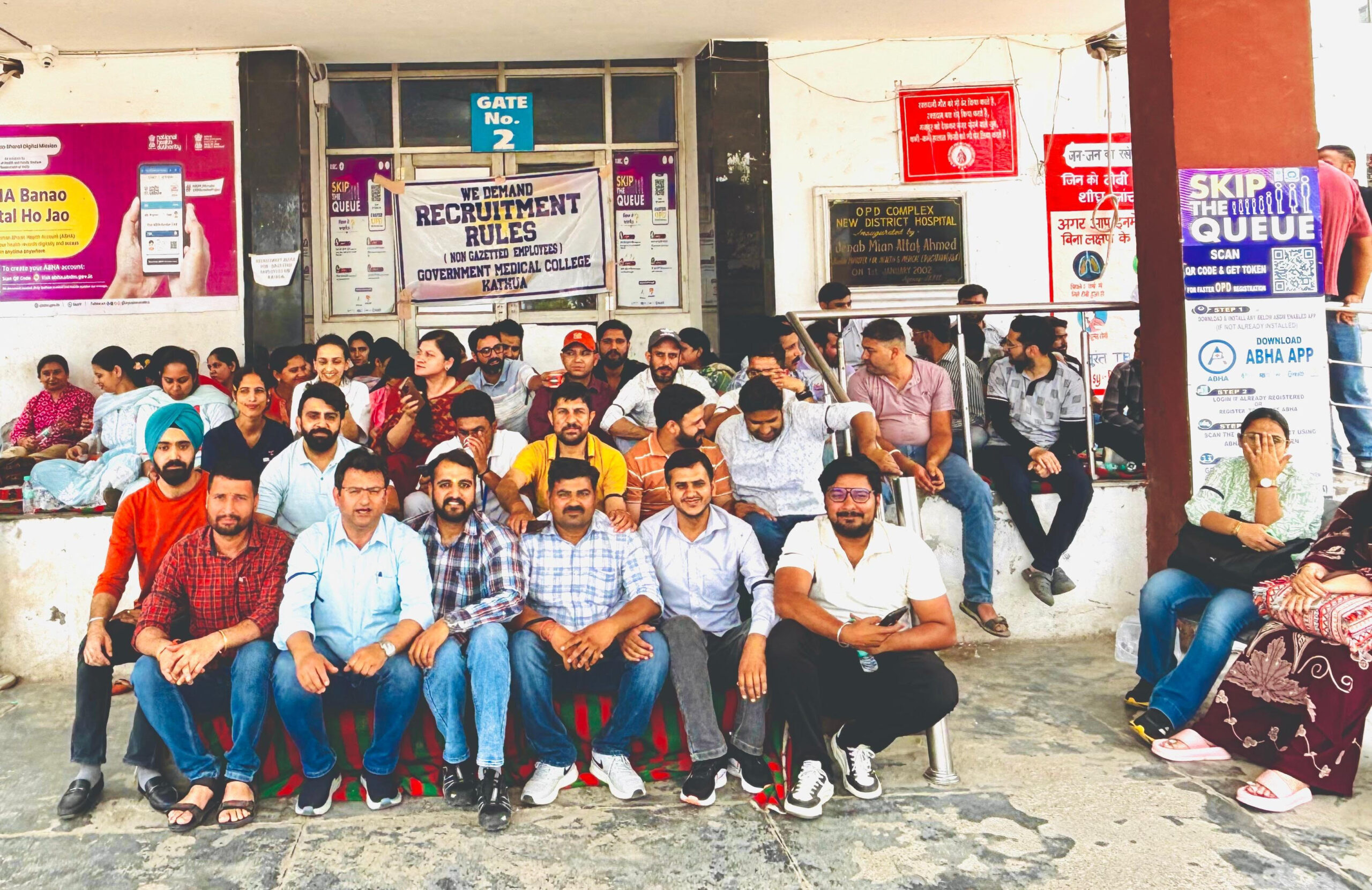 GMC Kathua employees observe “Black Day” on International Nurses Day GMC Kathua employees observe “Black Day” on International Nurses Day