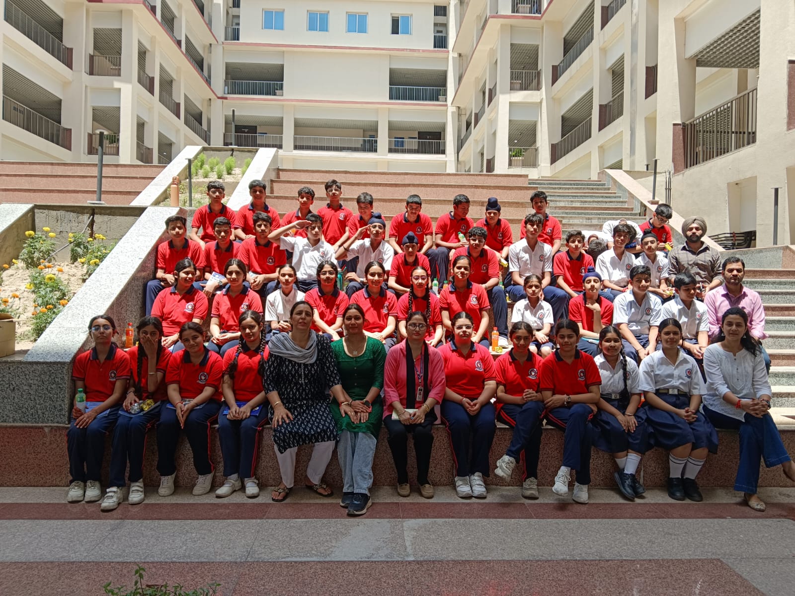 IIT Jammu ignites scientific curiosity among school students through campus outreach programme