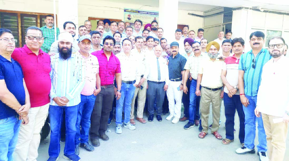 JKTF delegation meets CEO Jammu, raises key issues of teaching fraternity JKTF delegation meets CEO Jammu, raises key issues of teaching fraternity