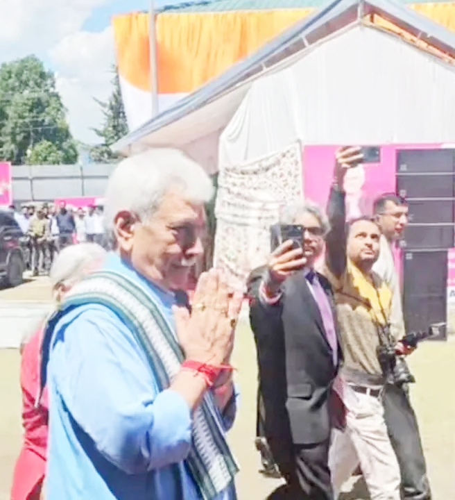 Massive public turnout marks Mega Padyatra under ‘100 Days Nasha Mukt J&K Abhiyaan’ in Bandipora; LG Manoj Sinha leads anti-drug campaign Massive public turnout marks Mega Padyatra under ‘100 Days Nasha Mukt J&K Abhiyaan’ in Bandipora; LG Manoj Sinha leads anti-drug campaign