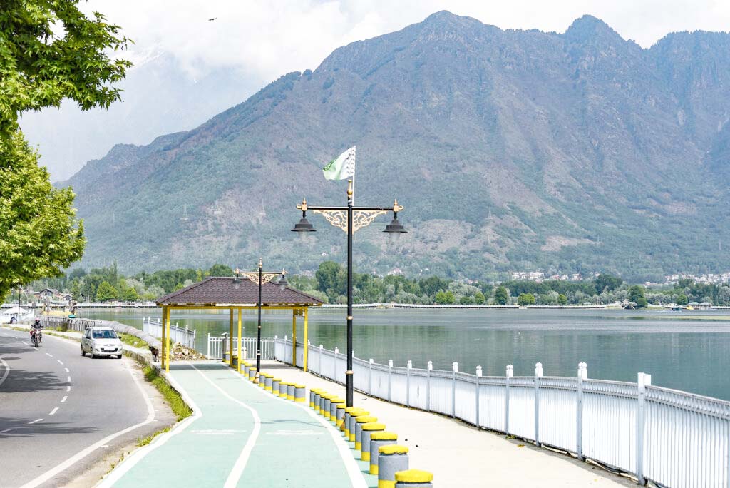 MeT predicts rain, Gusty winds at scattered places in J&K MeT predicts rain, Gusty winds at scattered places in J&K