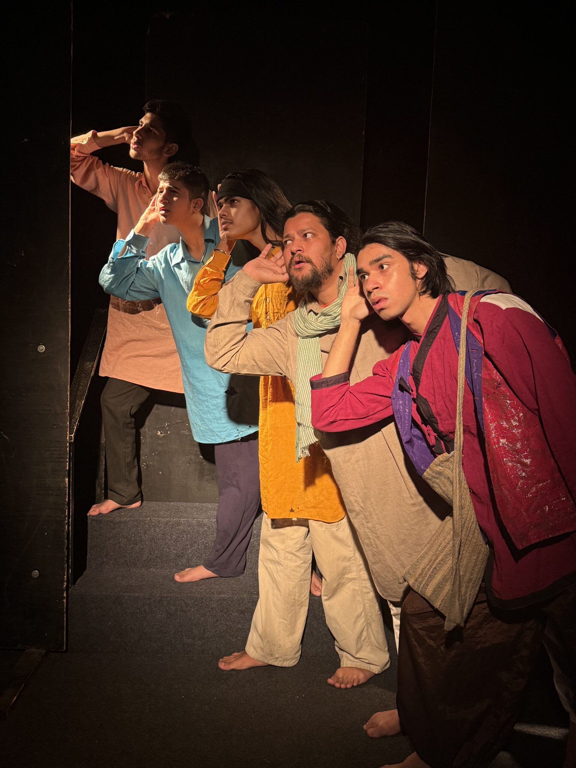 Natrang presents Hindi play ‘Teen Apaahij’