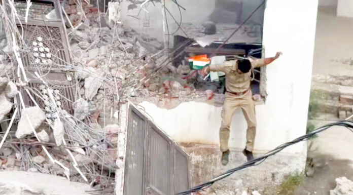 Police halt demolition drive in Jammu briefly to retrieve National Flag
