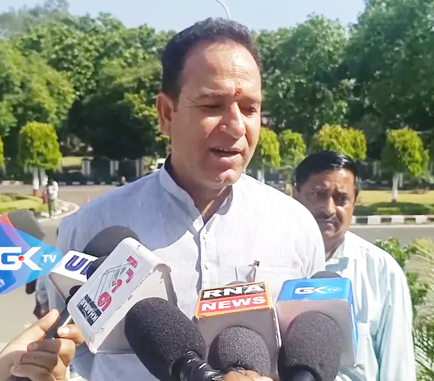 LoP Sunil Sharma targets Abdullahs, says Omar ready to settle for anything short of Statehood LoP Sunil Sharma targets Abdullahs, says Omar ready to settle for anything short of Statehood