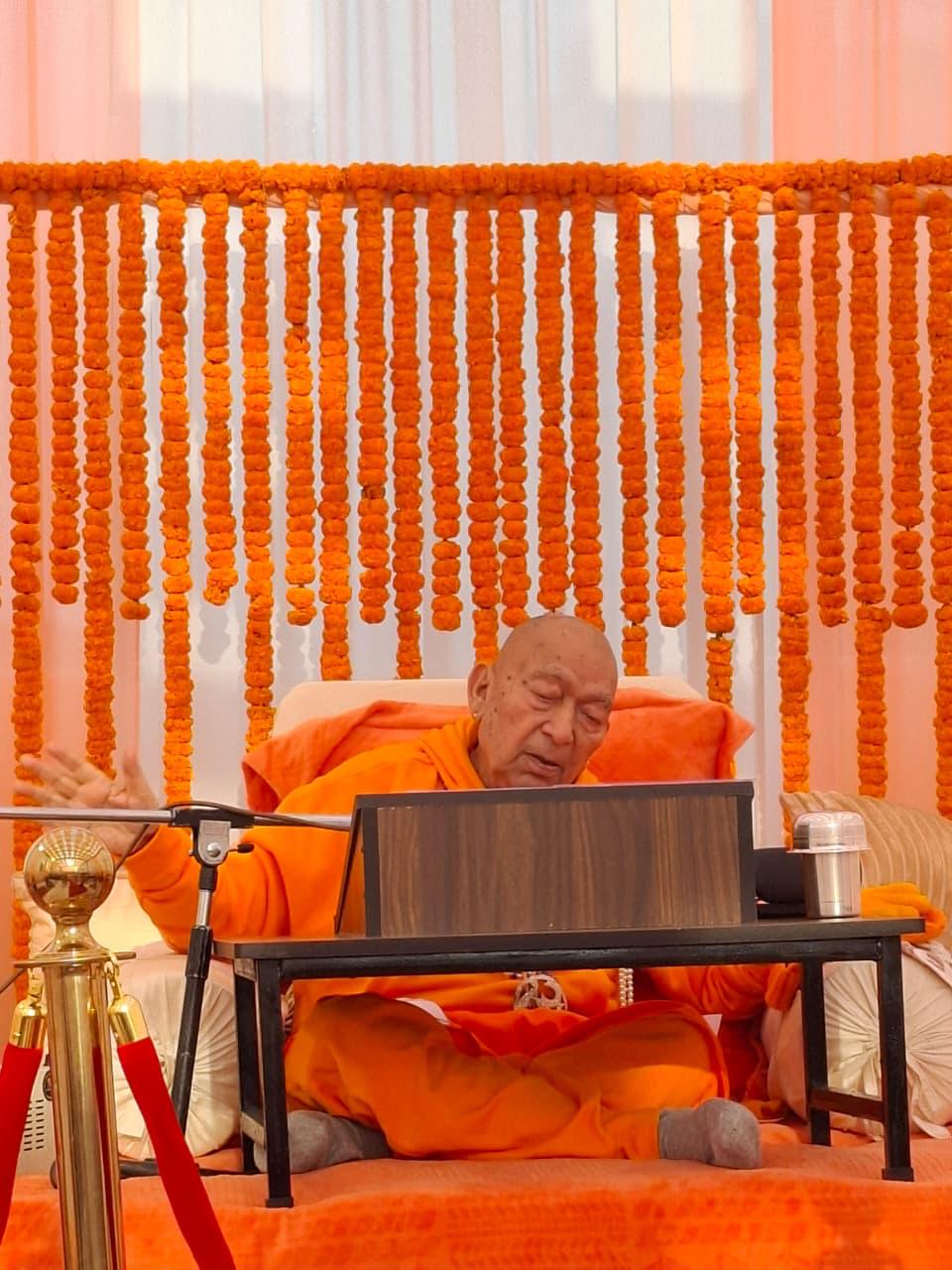 Swami Ji advocates Vedic worship and noble deeds Swami Ji advocates Vedic worship and noble deeds