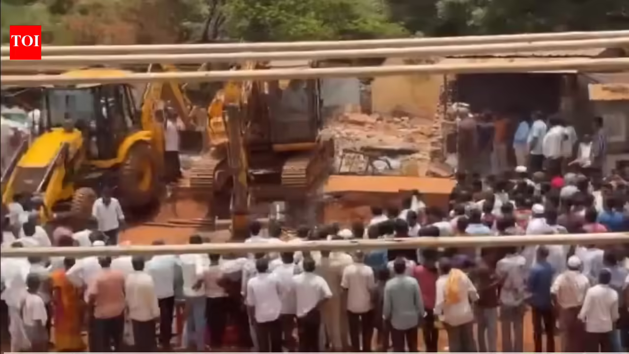 At least 4 injured after hotel roof collapses in Telangana’s Vikarabad | Hyderabad News