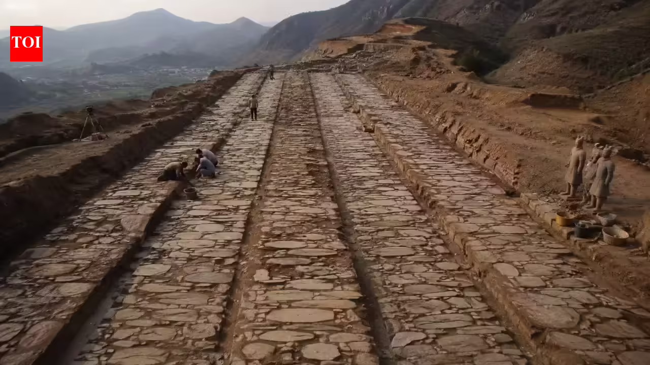 A 2200-year-old Chinese four-lane highway discovered buried in the mountains, revealing a lost Qin dynasty megaproject | World News A 2200-year-old Chinese four-lane highway discovered buried in the mountains, revealing a lost Qin dynasty megaproject | World News