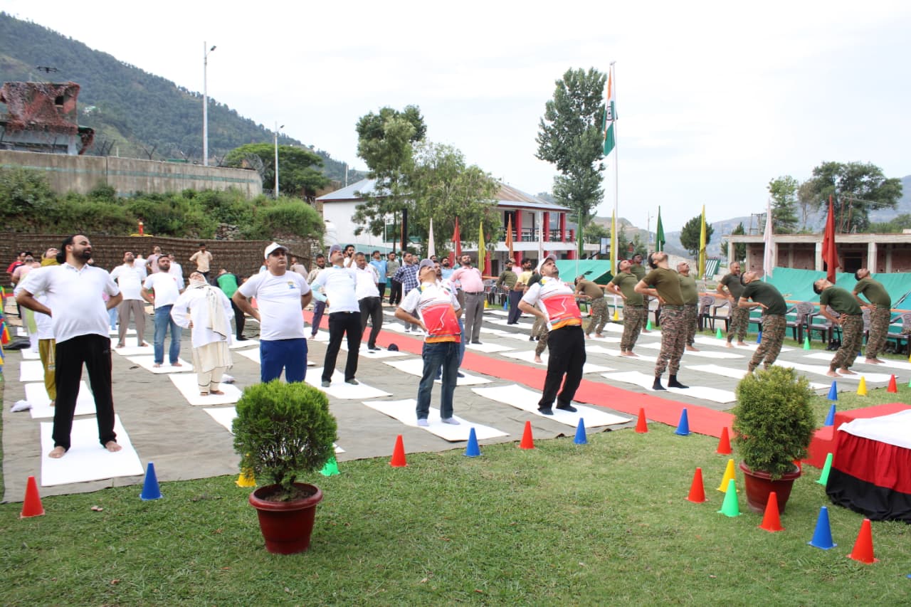 Army strengthens Jawan-Awam bond through Yoga Day celebrations