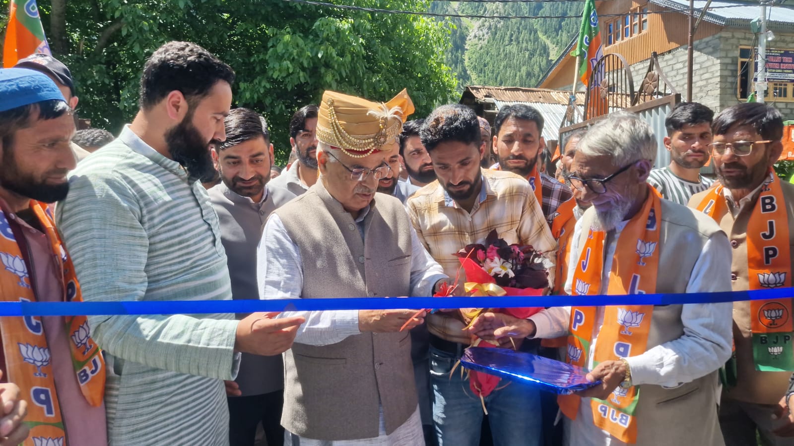 Ashok Koul inaugurates BJP office in Gurez, chairs workers’ meeting