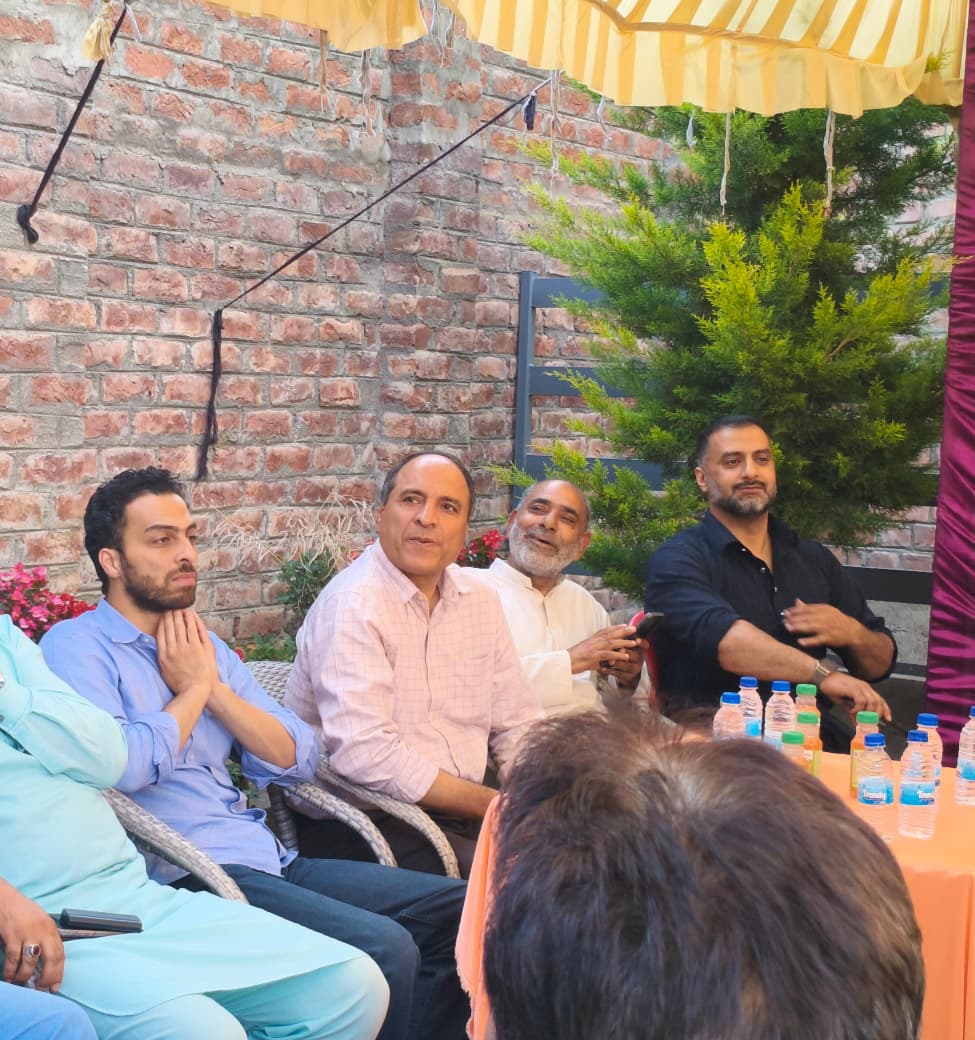 Ashraf Mir chairs workers’ meeting in Srinagar, slams ruling NC over ‘unfulfilled promises’