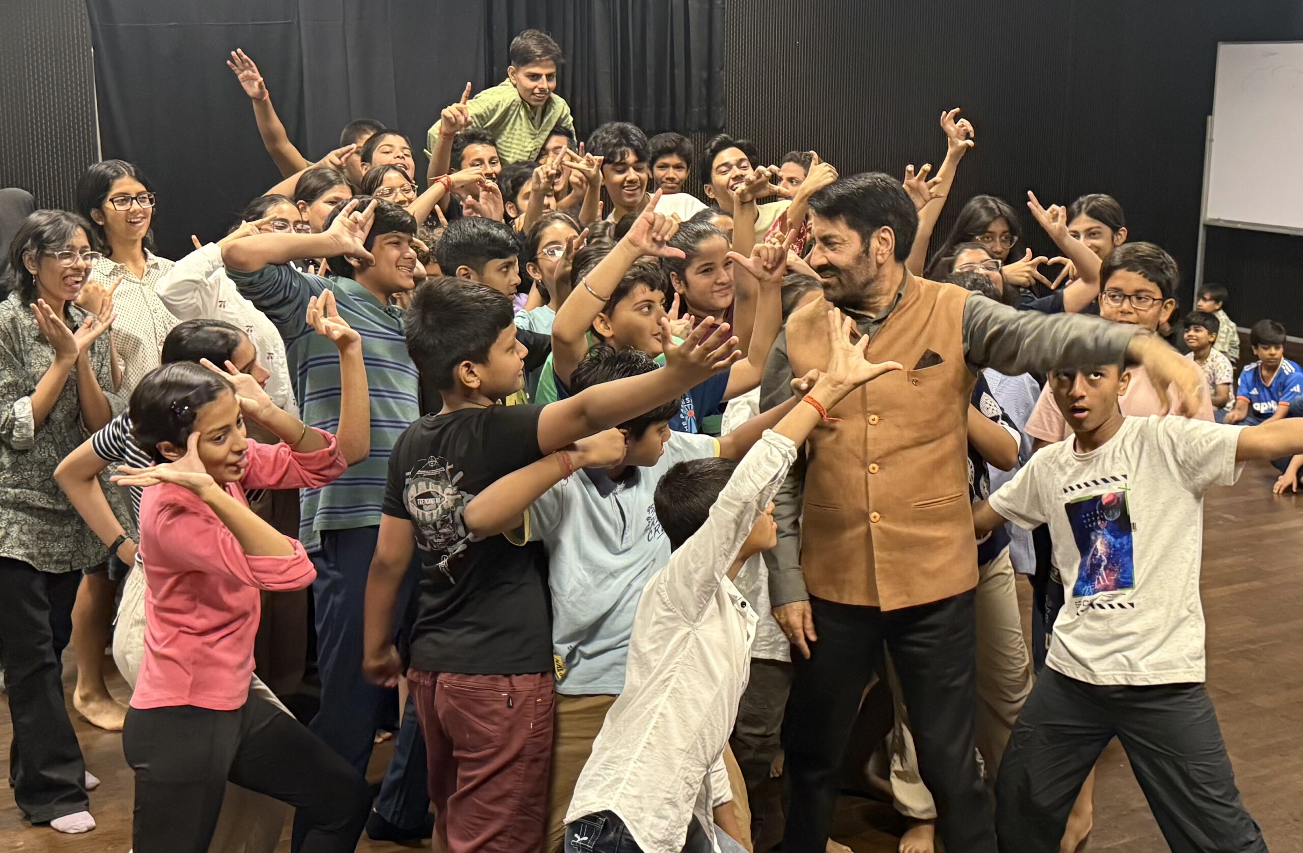 Balwant Thakur extends creative mission to Lucknow, conducts transformative children’s theatre workshop