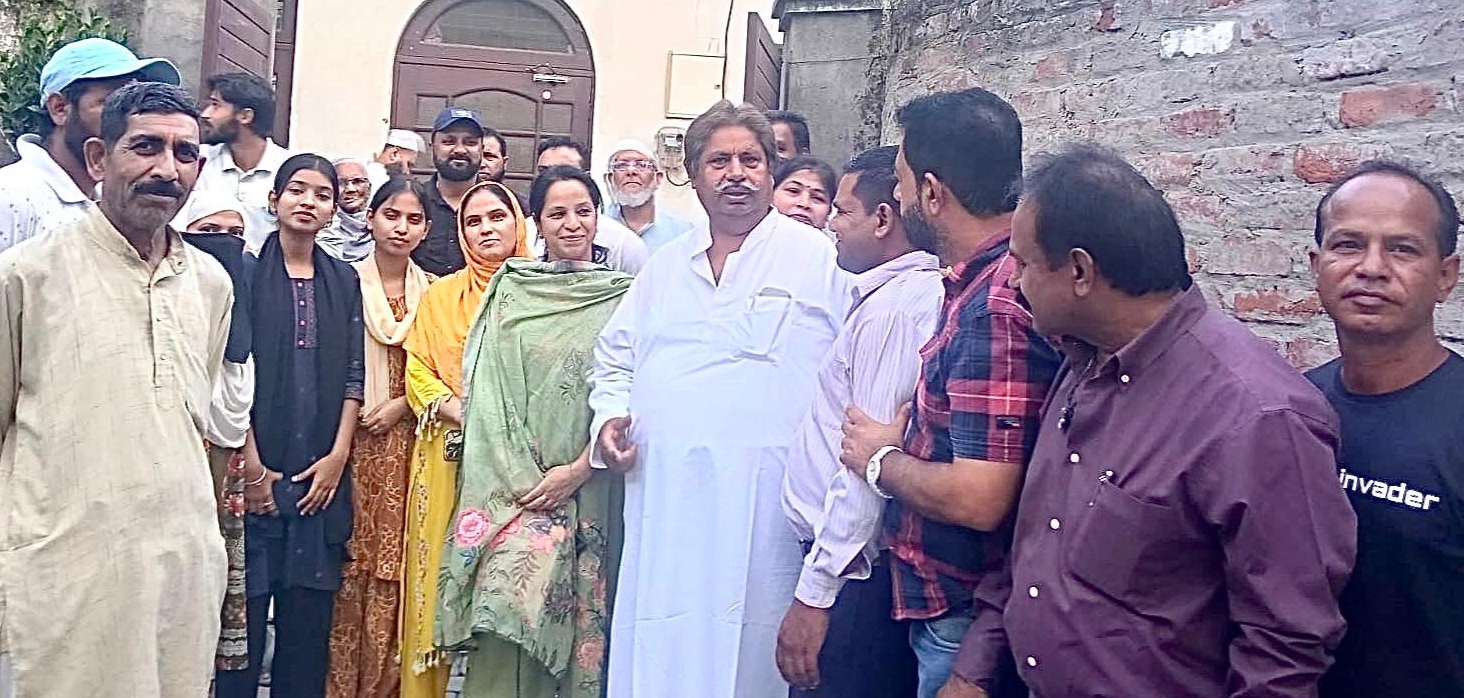 Bhalla highlights mounting public concerns during outreach programme at Narwal Pain