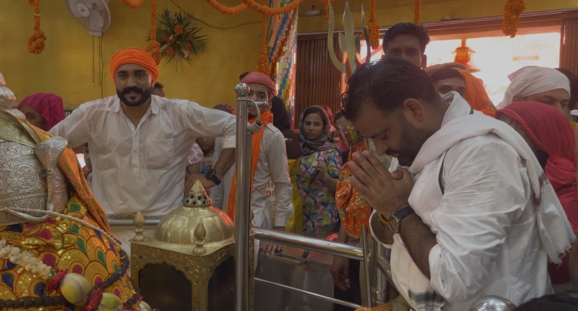 Bharat Priye offers prayers at Baba Sidh Goria Shrine, seeks peace and prosperity for J&K Bharat Priye offers prayers at Baba Sidh Goria Shrine, seeks peace and prosperity for J&K