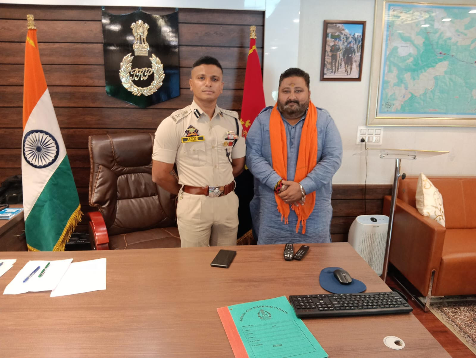 Chandan Datta meets SSP Anantnag, lauds anti-drug campaign and policing efforts Chandan Datta meets SSP Anantnag, lauds anti-drug campaign and policing efforts