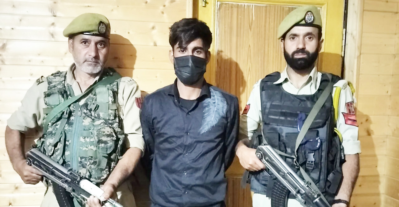 Anantnag Police register two ndps cases, Arrest two drug peddlers; Charas recovered