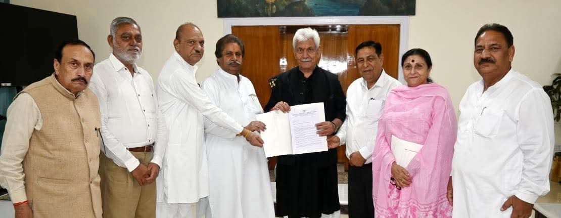 Congress delegation meets LG, raises key public issues