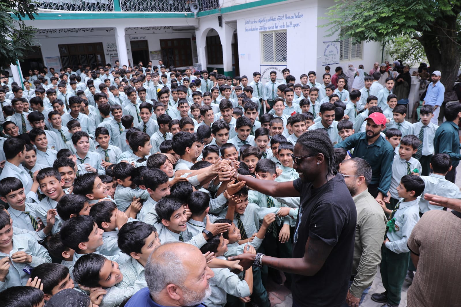 Former Zimbabwe Cricketer Christopher Mpofu leads Anti-Drug Awareness Programme at Faridia Model HSS Doda Former Zimbabwe Cricketer Christopher Mpofu leads Anti-Drug Awareness Programme at Faridia Model HSS Doda