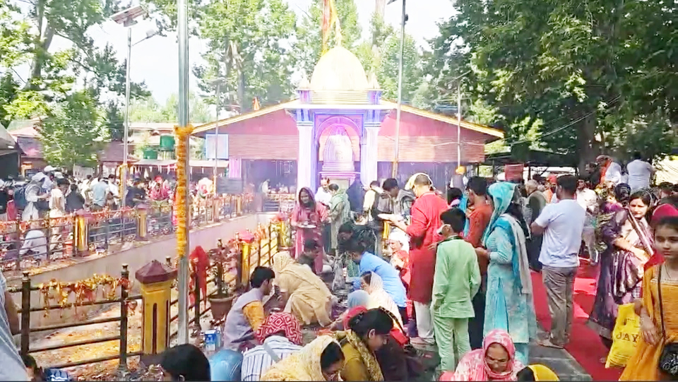 Thousands throng Mata Kheer Bhawani temple as annual Mela begins in Tulmulla Ganderbal