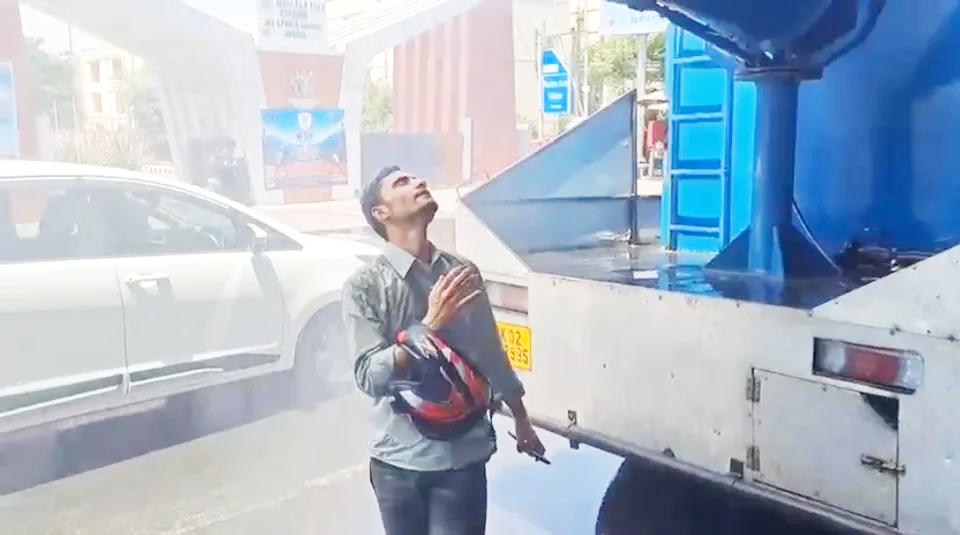RTO Kashmir issues rare advisory, asks people to avoid office visits amid extreme heat RTO Kashmir issues rare advisory, asks people to avoid office visits amid extreme heat