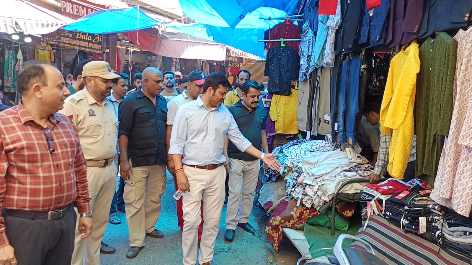 JMC Commissioner inspects footpath encroachments in Old City, announces strict enforcement drive