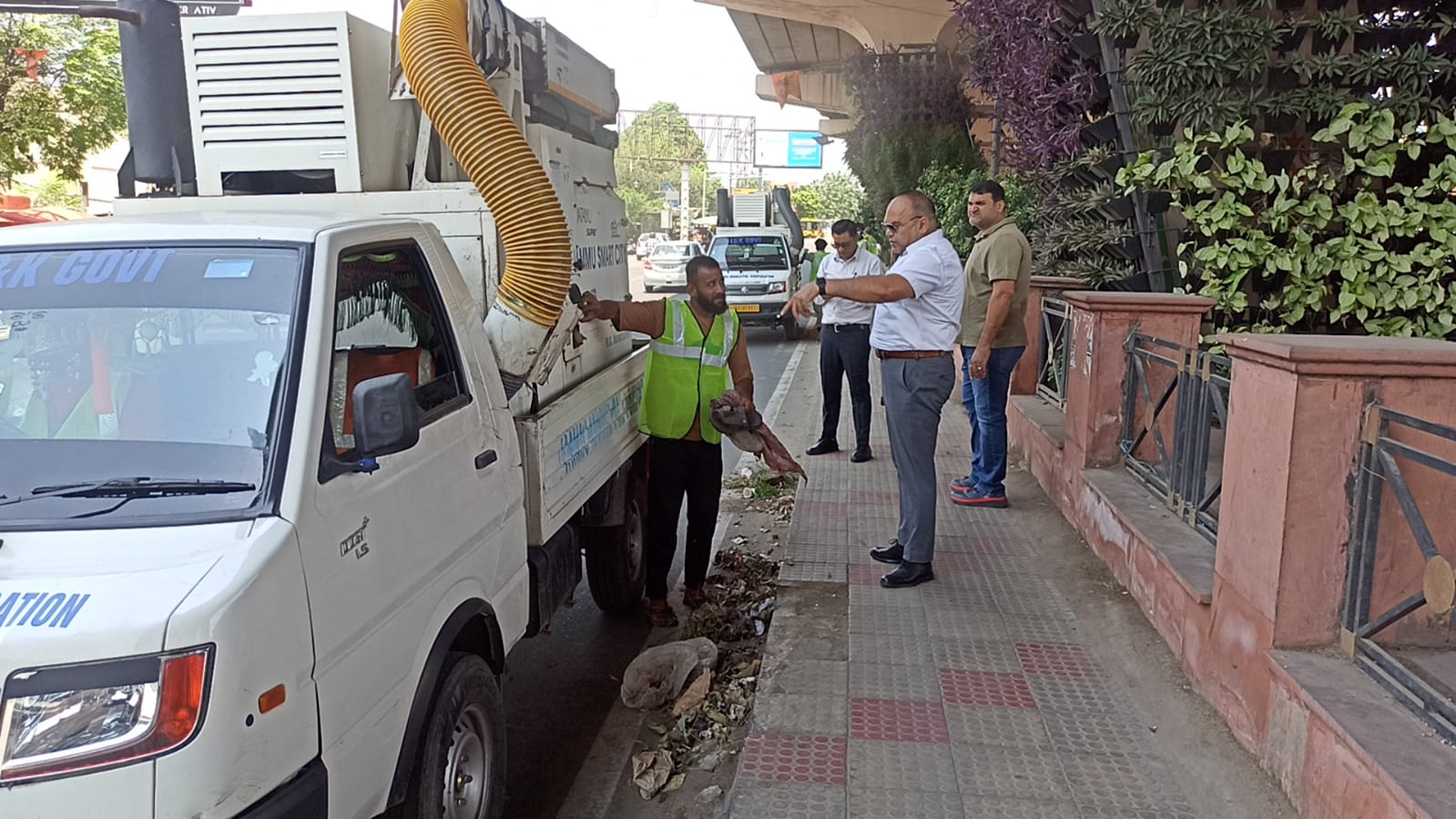 JMC ramps up sanitation efforts, deploys advanced cleaning machines for Amarnath Yatra