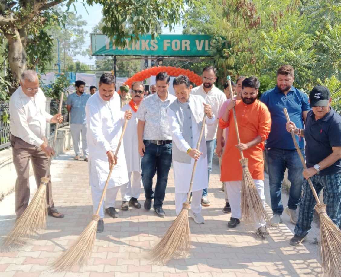 Jan jan tak yeh pahunche gyaan, swachh bharat ho apni pehchaan: Braham Jyot Satti Jan jan tak yeh pahunche gyaan, swachh bharat ho apni pehchaan: Braham Jyot Satti