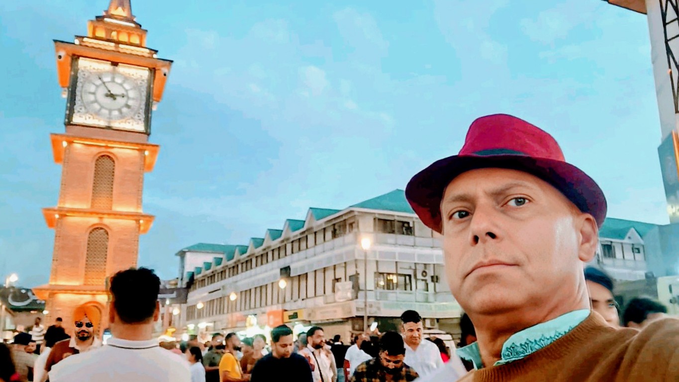 Kaith alongwith many others visits Lal Chowk