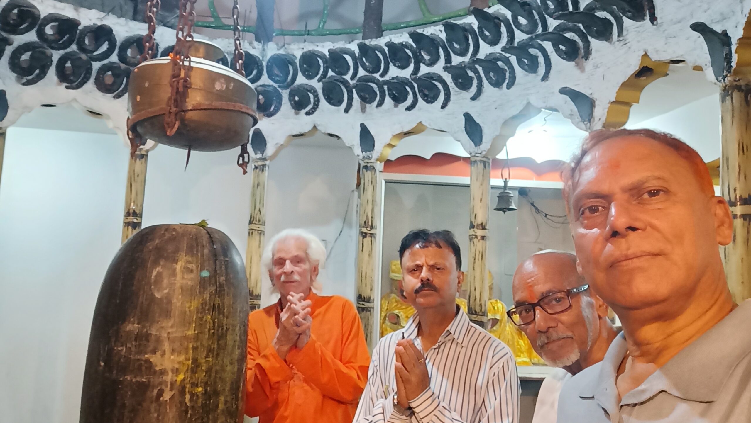 Kaith, others offer prayers at Shiva Temple, embodying spirit of unity and devotion