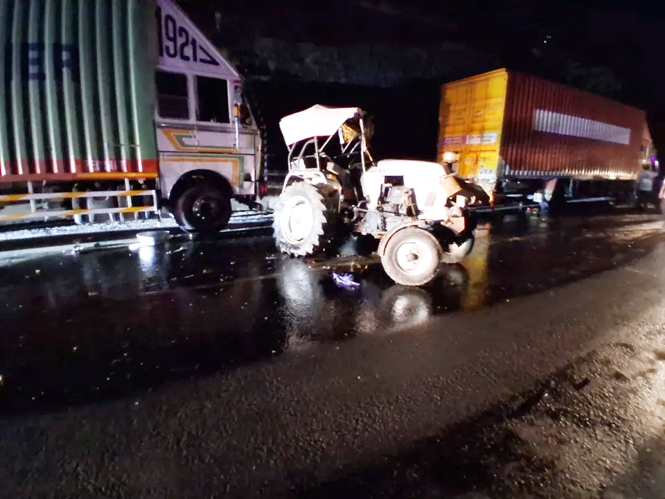 Two killed, several injured in truck-tractor collision on Jammu-Srinagar NH-44 near Peerah Two killed, several injured in truck-tractor collision on Jammu-Srinagar NH-44 near Peerah