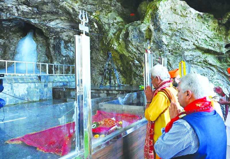 LG Manoj Sinha performs ‘Pratham Puja’ to mark commencement of annual Amarnath Yatra 2026