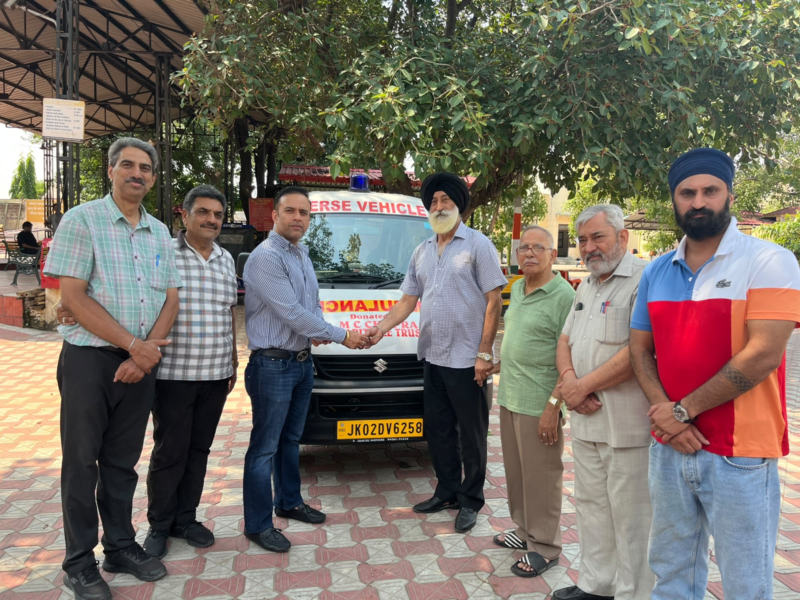 MC Chopra Charitable Trust donates Hearse Van to Swarg Ashram, Shastri Nagar