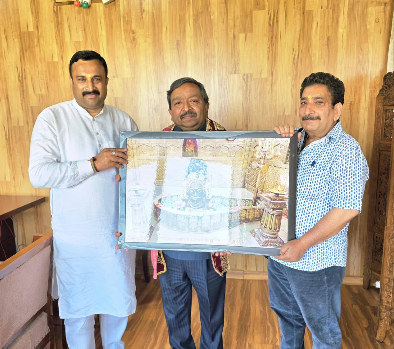 Mahant Rohit Shastri meets Addl CS Dheeraj Gupta, highlights Trust’s welfare initiatives