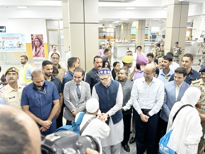 First batch of J&K Haj Pilgrims returns to Srinagar; Received by CM Abdullah at Airport