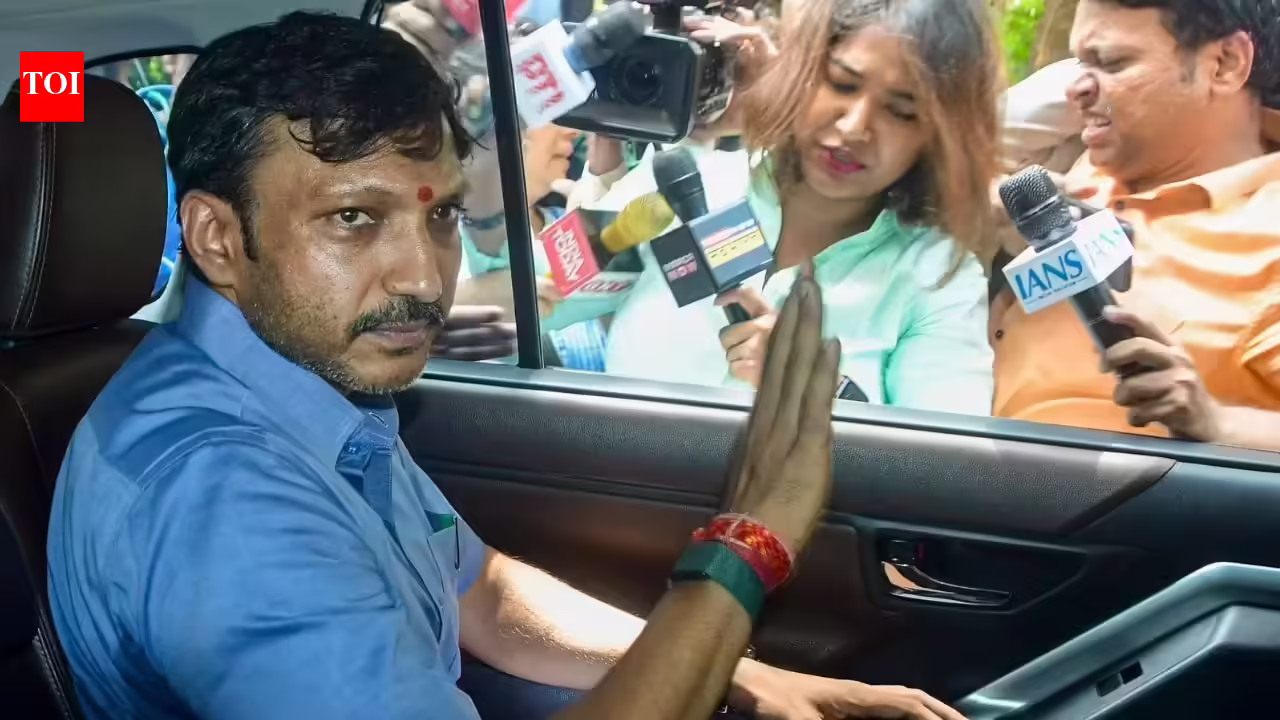 ‘On his way back’: Sena (UBT) hopeful rebel MP Nimbalkar may not defect ‘On his way back’: Sena (UBT) hopeful rebel MP Nimbalkar may not defect