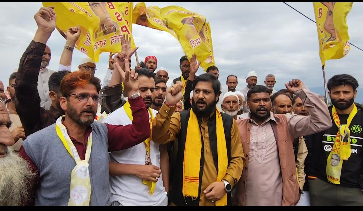 SBSP conducts drug-free campaign at Dal Lake; Appeals youth to choose life over drugs