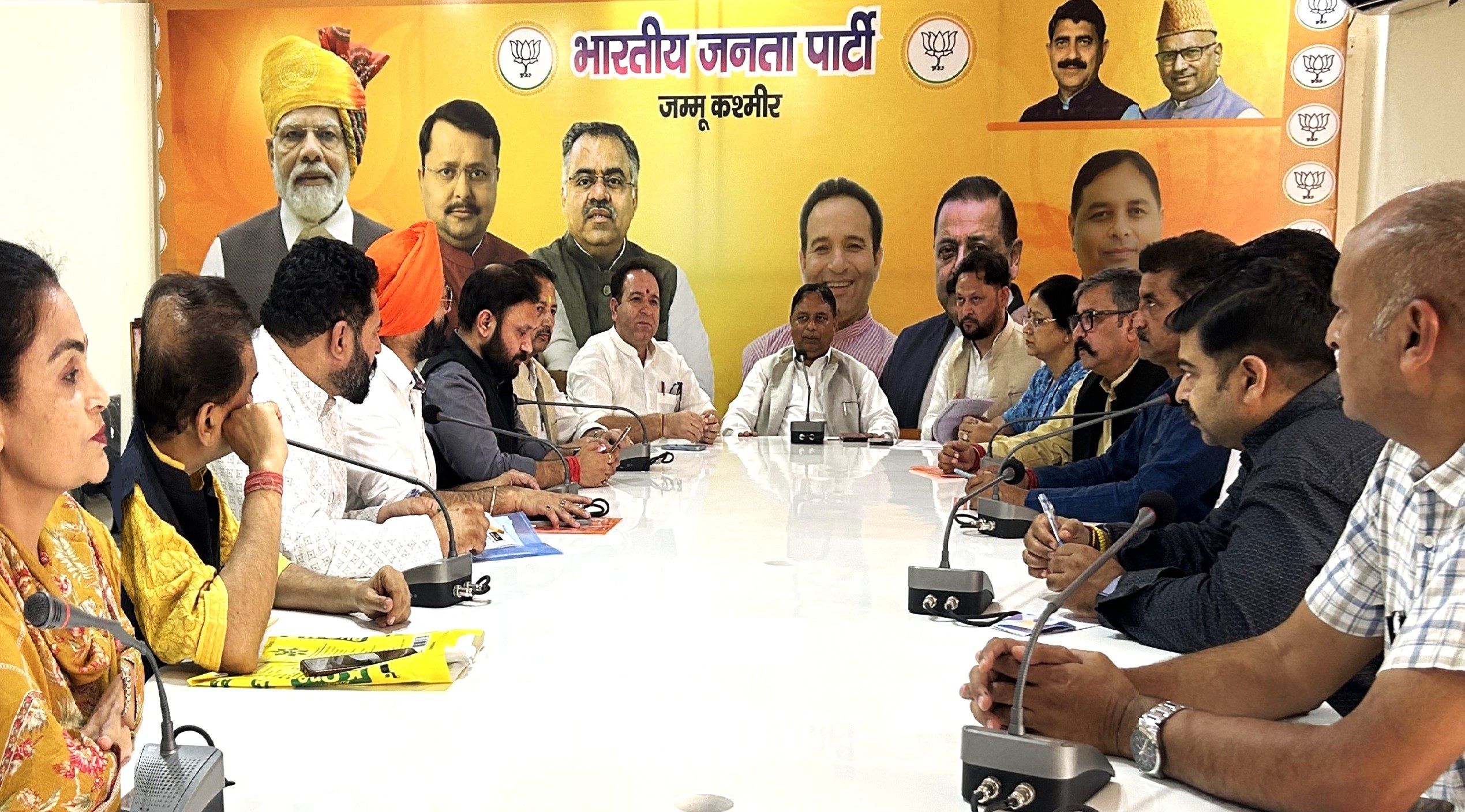 Sat, Sunil slam NC govt for playing with youth future