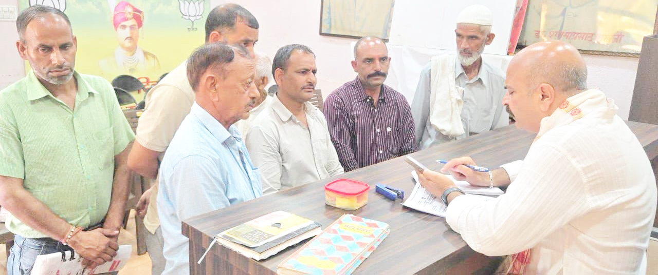 Yudhvir Sethi hears public grievances at weekly Janata Darbar, assures swift redressal